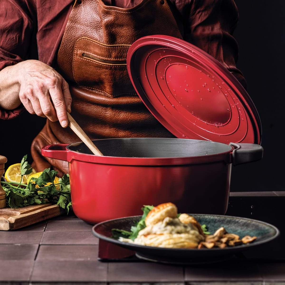 Nouvelle Cast Iron Casserole - 24cm - Red